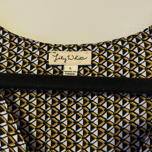 Lily White Blouse - Picture 3 of 3